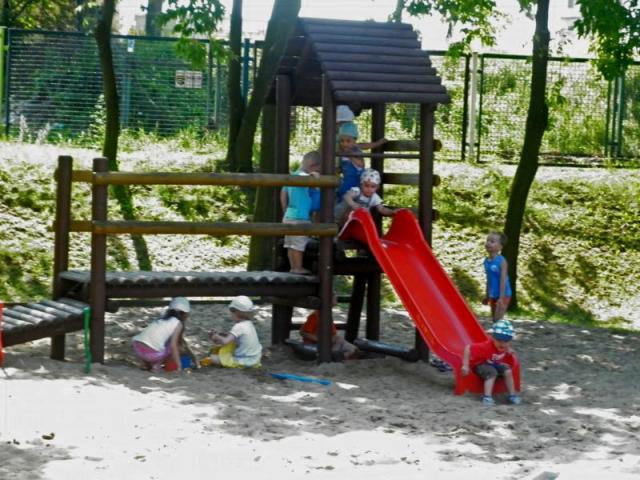 zabawy w ogrodzie